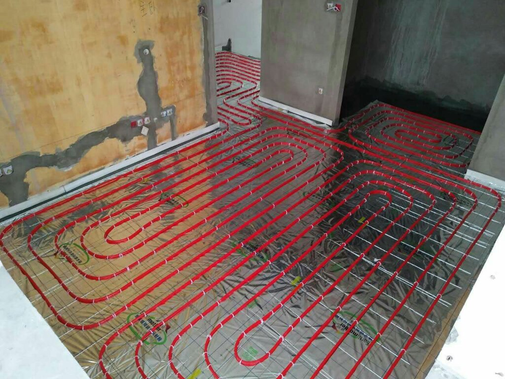 先牧在地暖過(guò)密處加保溫措施